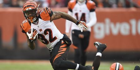 VINE: Bengals running back Jeremy Hill is given the ol’ stiff arm by Browns fans