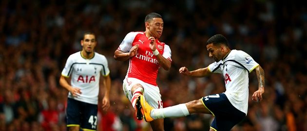 LONDON, ENGLAND - SEPTEMBER 27:  Alex Oxlade-Chamberlain of Arsenal attempts to block a clearance from Aaron Lennon of Spurs during the Barclays Premier League match between Arsenal and Tottenham Hotspur at Emirates Stadium on September 27, 2014 in London, England.  (Photo by Paul Gilham/Getty Images)