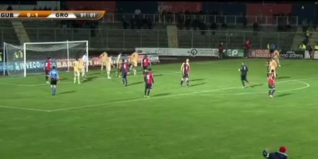 VIDEO: Goalkeeper scores! Goalkeeper scores!