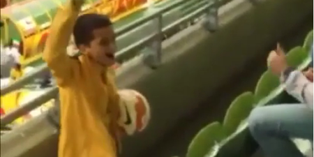 Vine: Tim Cahill pick out his son in the crowd with a great gaelic football pass