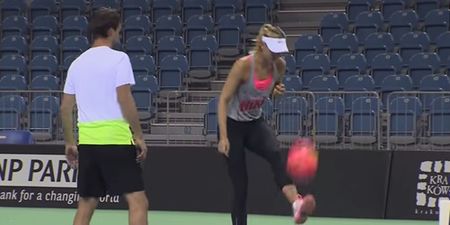 Video: Maria Sharapova is pretty good at keepie ups