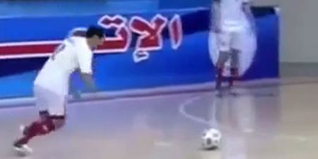 Video: Futsal player successfully completes header free kick