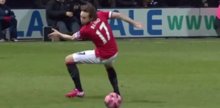 Video: Daley Blind fails miserably at trapping the ball, falls on arse