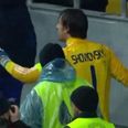 WATCH: Dynamo Kyiv take aggregate lead, crowd starts rioting, ‘keeper is having none of it