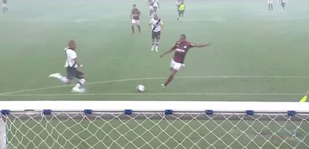 Video: Flamengo score match-winning goal thanks to bizarre rain-assist