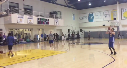 Video: Stephen Curry mades 77 3-pointers in a row during Warriors practice session