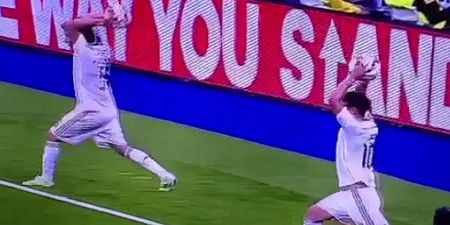 VINE: Fabio Coentrao and James Rodriguez showing off their synchronised throw-in routine
