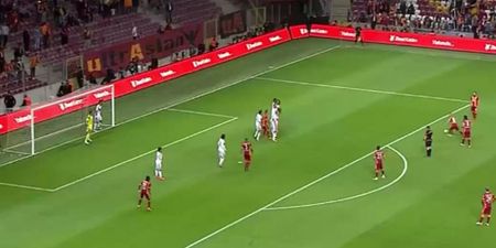 GIF: Wesley Sneijder rockets in beautiful free-kick golazo that beats defender on near post