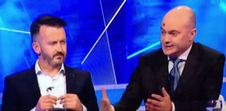 Video: Donal Og Cusack’s reaction to a fly landing on Anthony Daly’s head was absolutely priceless
