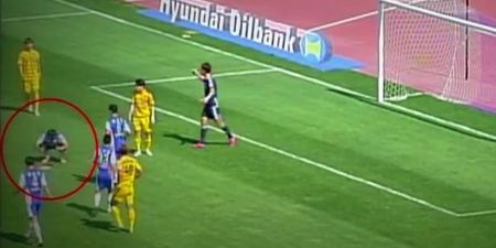 Video: South Korean goalkeeper comes up with sneaky way to make opponent miss penalty