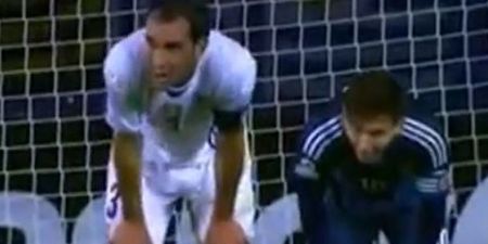Vine: Lionel Messi and Diego Godin unintentionally reenact FIFA glitch mid-match