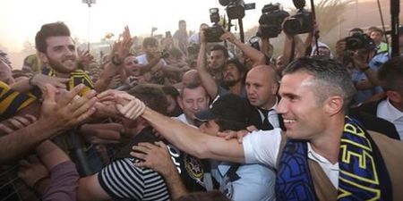 VIDEO: Fenerbahce fans lose their collective minds during Robin van Persie’s unveiling