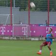 Video: Bayern Munich stars play hypnotic long range keepy uppies