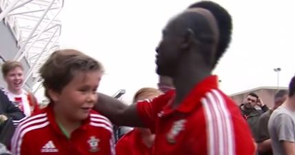 VIDEO: It looks like a young Saints fan has guilted Sadio Mane into turning down United move