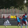 VIDEO: Bayern Munich players showboat with ‘shoulder’ passes in training
