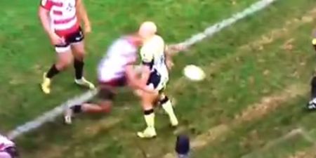 WATCH: Teammates rush to back up Peter Stringer after he’s tackled off the ball