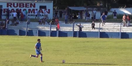 VIDEO: Uruguayan keeper punishes opposition’s all-out attack with this solo goal