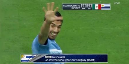 Watch: He can nutmeg a mermaid, but Luis Suarez really can’t wave