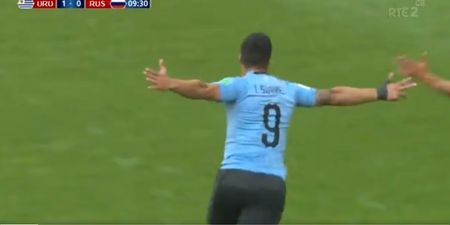Luis Suarez blasts free-kick to fire Uruguay in front against Russia