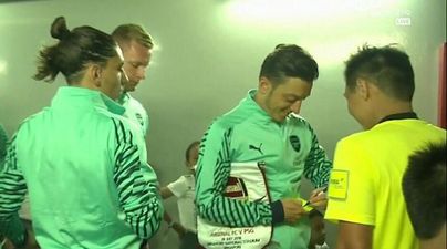 Mesut Özil’s pre-game gesture to referee raised a lot of eyebrows