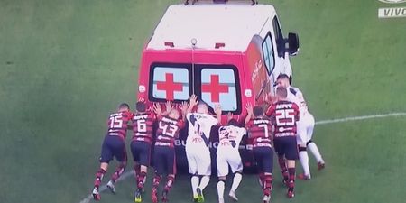 Ambulance breaks during Brasiliero Serie A game and players help to get it off