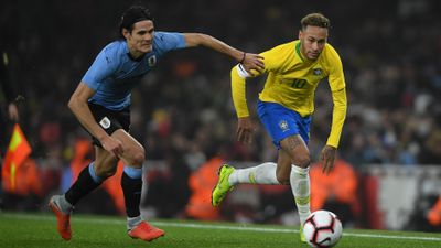 Edinson Cavani flattens Neymar with brutal tackle in international friendly