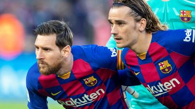 Barcelona players agree to pay cut to save club from collapse