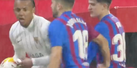 Jordi Alba makes a complete fool of himself as Jules Koundé sees red