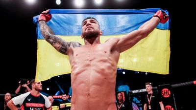 Big wins for Irish fighters as Ukraine’s Yaroslav Amosov unifies title before heading back to war-zone